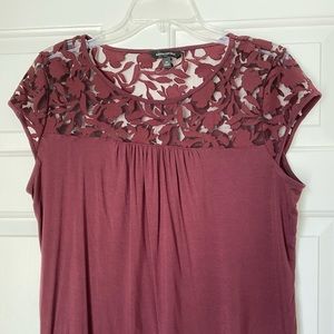 Cap sleeve cranberry lace top